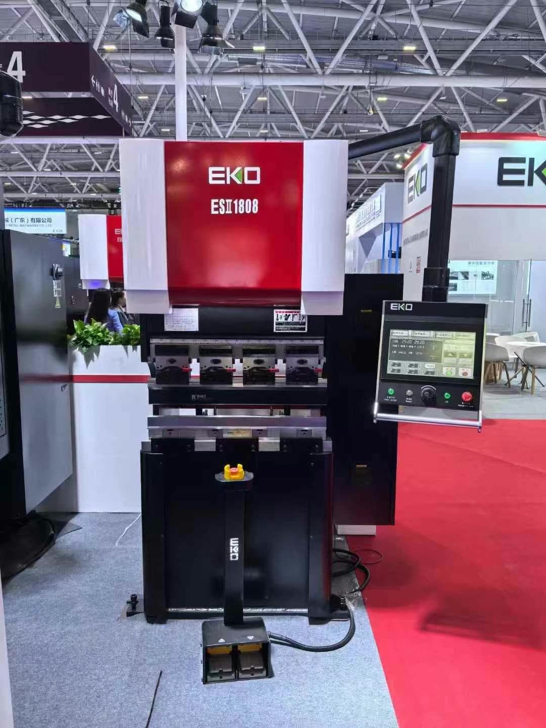 ES1808